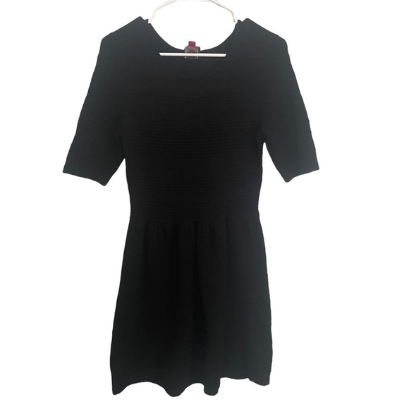 Vince Camuto Dresses & Skirts - Vince camuto black textured dress